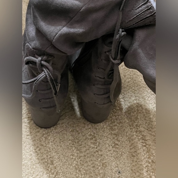 Gray brand new lace up boots. Size 5.5 - Picture 3 of 5